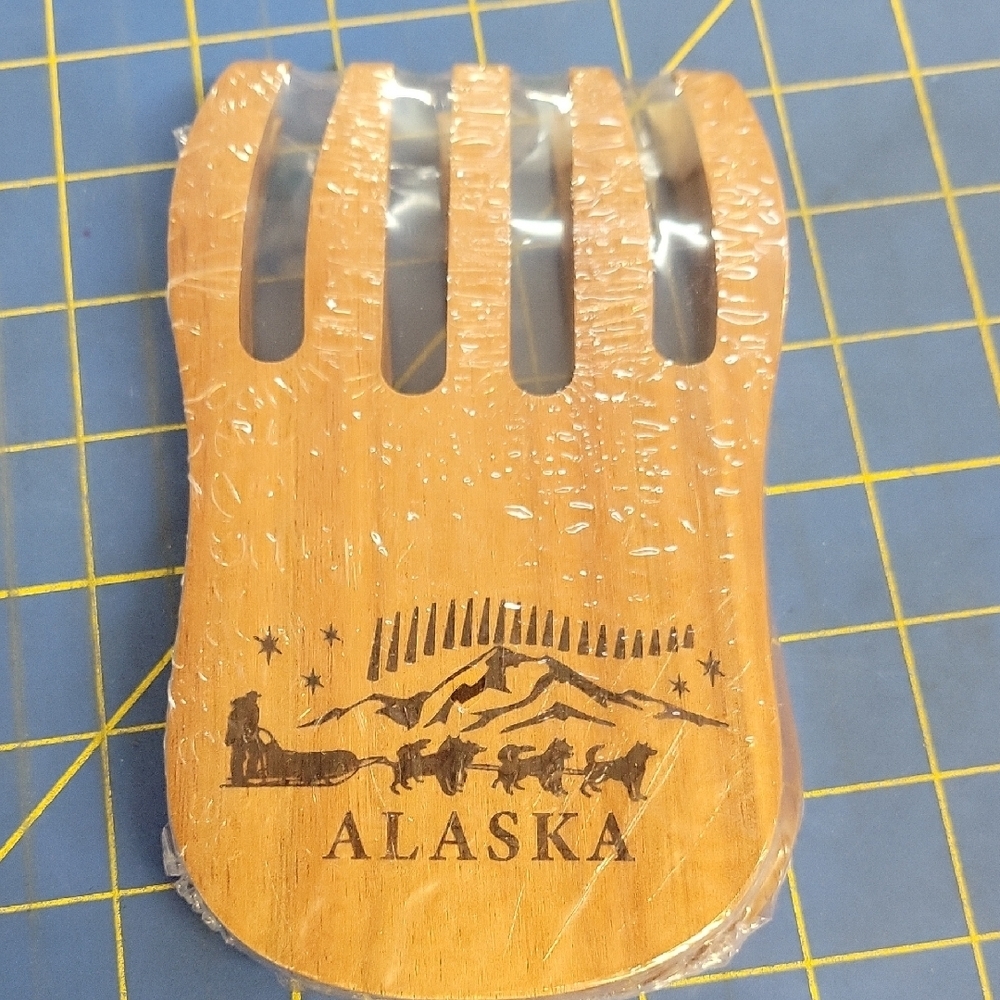 Alaska Bear Claw Pasta & Salad Server‎ 5.79 x 3.58 x 0.98 inches